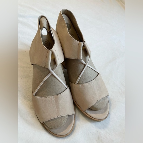 Eileen FISHER Leather Doe Earth Strappy Sandals - Picture 3 of 8
